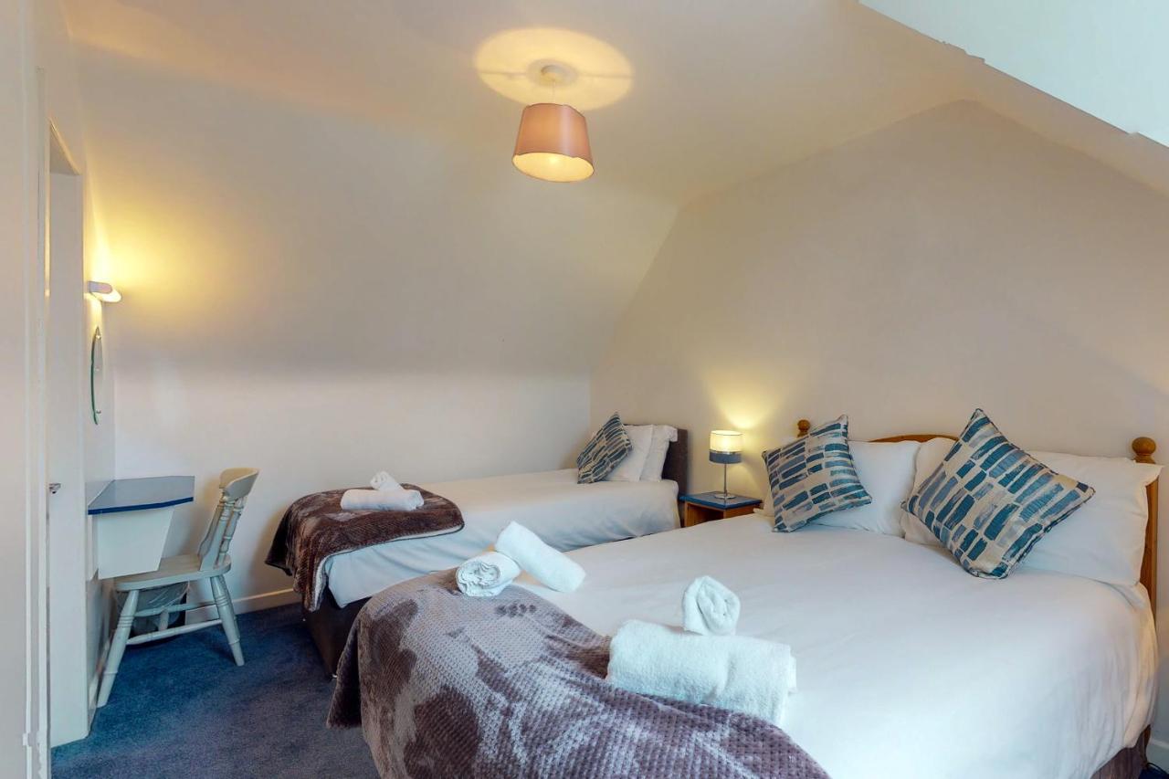 Dingle Harbour Cottages 3 Bed Sleeps 7 By Trident Holiday Homes Exterior photo